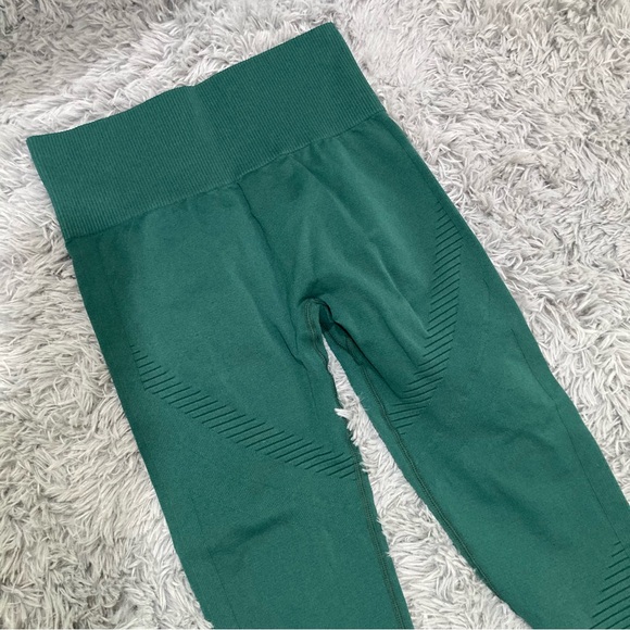 Booty Scrunch Leggings 🍑 - Picture 7 of 15